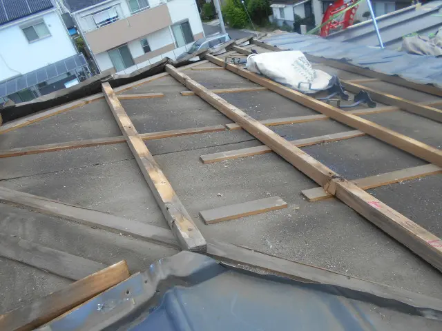 葺き替え工事中写真