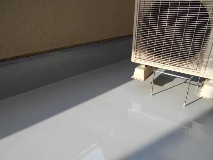 ベランダと室外機