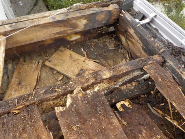 防水シートが劣化すると恐ろしい雨漏り進行が始まります 屋根修理費拡大 所沢市 屋根修理業者love Style