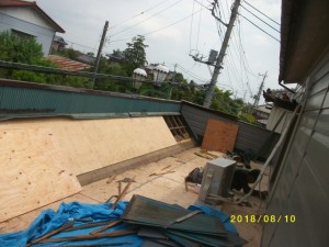 屋根からの雨漏り　