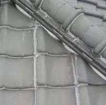 災害への備えとして軽量瓦へ葺き替えた屋根リフォーム事例