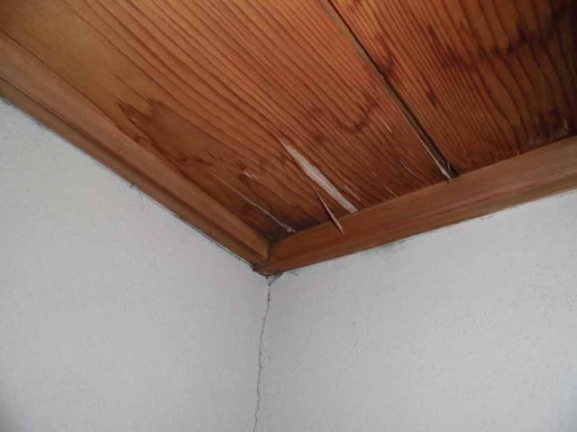 日野市で天井のシミから雨漏り修理 屋根修理業者love Style