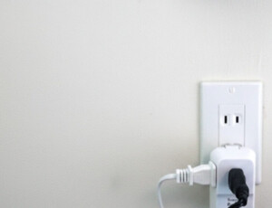 横浜市旭区でコンセントまわりのカビ