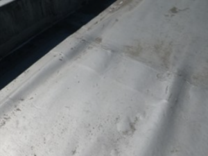 瓦屋根の雨漏り原因は防水シートの劣化。早期交換が建物を守る鍵となる