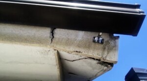 軒天劣化の理由は屋根の上からの雨漏が原因なこともあります