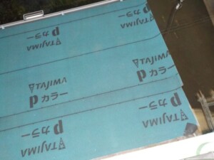 普段の生活で見る機会はないが雨漏り防止に深く関わっている防水シート