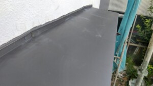 劣化野地板の交換を伴う庇（ひさし）または小規模屋根の防水改修工事記録