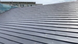 瓦屋根から金属屋根へ：築年を経て生まれ変わった屋根葺き替え工事記録