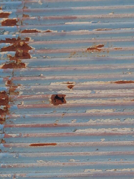 施工前の写真 窓の庇をリフォーム