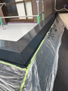 ルーフバルコニー防水層を新しくして周辺屋根の補修も行いました