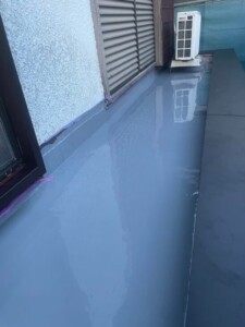 バルコニーのタイルにひび割れを防水工事で綺麗に安全にリニューアル