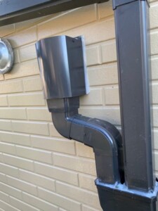 雨樋集水器が落下。破損が引き起こす、雨漏りの原因と勾配設計による改善策