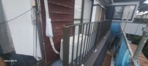 安心の住まいへ。老朽化したベランダ手すりと庇を刷新し、不安を解消した施工事例