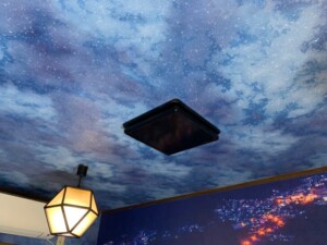 一歩入れば別世界！天井に星空をデザインした店舗リフォーム、完成までの全記録