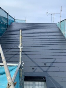 「見えない不安」を安心に変える。色褪せた屋根が本来の輝きを取り戻すまで