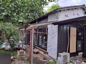 庭先で眠っていた物置が、光溢れるモダンな「住まい」へ。劇的再生のプロセスを全公開