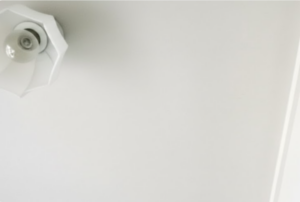 雨漏りでボロボロの天井が復活！下地から整えるクロス補修工事の全記録