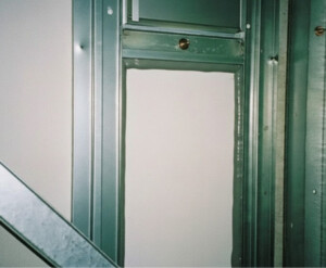 鉄骨を伝う雨漏りの恐怖から解放！原因のシーリング施工をやり直し安心へ