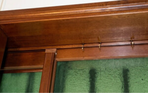 窓枠の雨漏り修理：黒ずみを解消し、住まいの安心と美しさを取り戻すまで