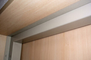 20mmの隙間に挑む断熱改修。玄関の結露を解消した複合ボードの力