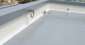 築4年の雨漏り！岩のように固まったシーリング材を防水工事で徹底補修