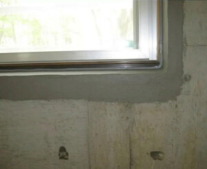 DIYでも止まらないサッシの雨漏り！原因は壁内部の「10mmの段差」にあった