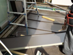 ベランダが乗っているからと屋根リフォームをあきらめないで！