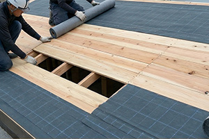 瓦交換工事の防水シート施工