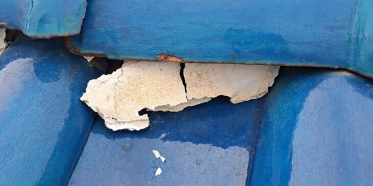 瓦屋根の棟漆喰補修