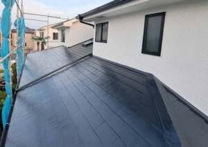 屋根の断熱塗料で夏の暑さを軽減し防水性と省エネ性能を向上