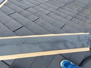 目の届かない棟板金や棟瓦の劣化が雨漏りにつながる原因と点検の重要性